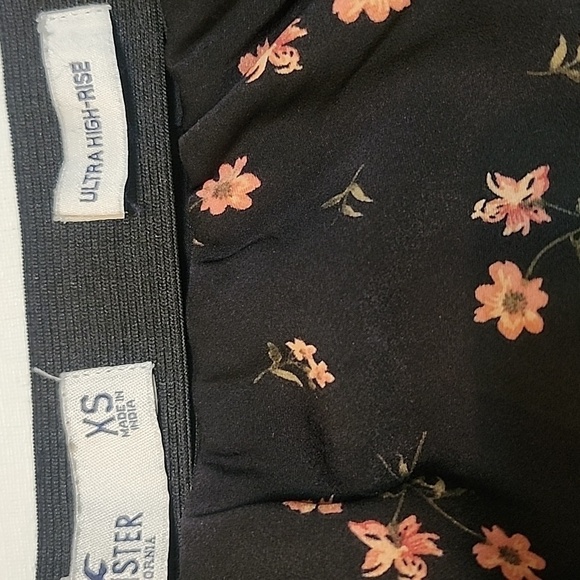 Hollister Ditsy Floral Black Skirt With Peachy Pink Flowers, XS - Picture 7 of 9